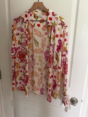 Women’s Seashell Print Button-Up Blouse - White/Pink/Gold